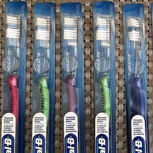 Oral B Soft Indicator Adult Manual Toothbrush  Pack of 9  New in Boxes